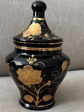 Luxurious and elegant Gold/ Burgundy Brown Floral Vase